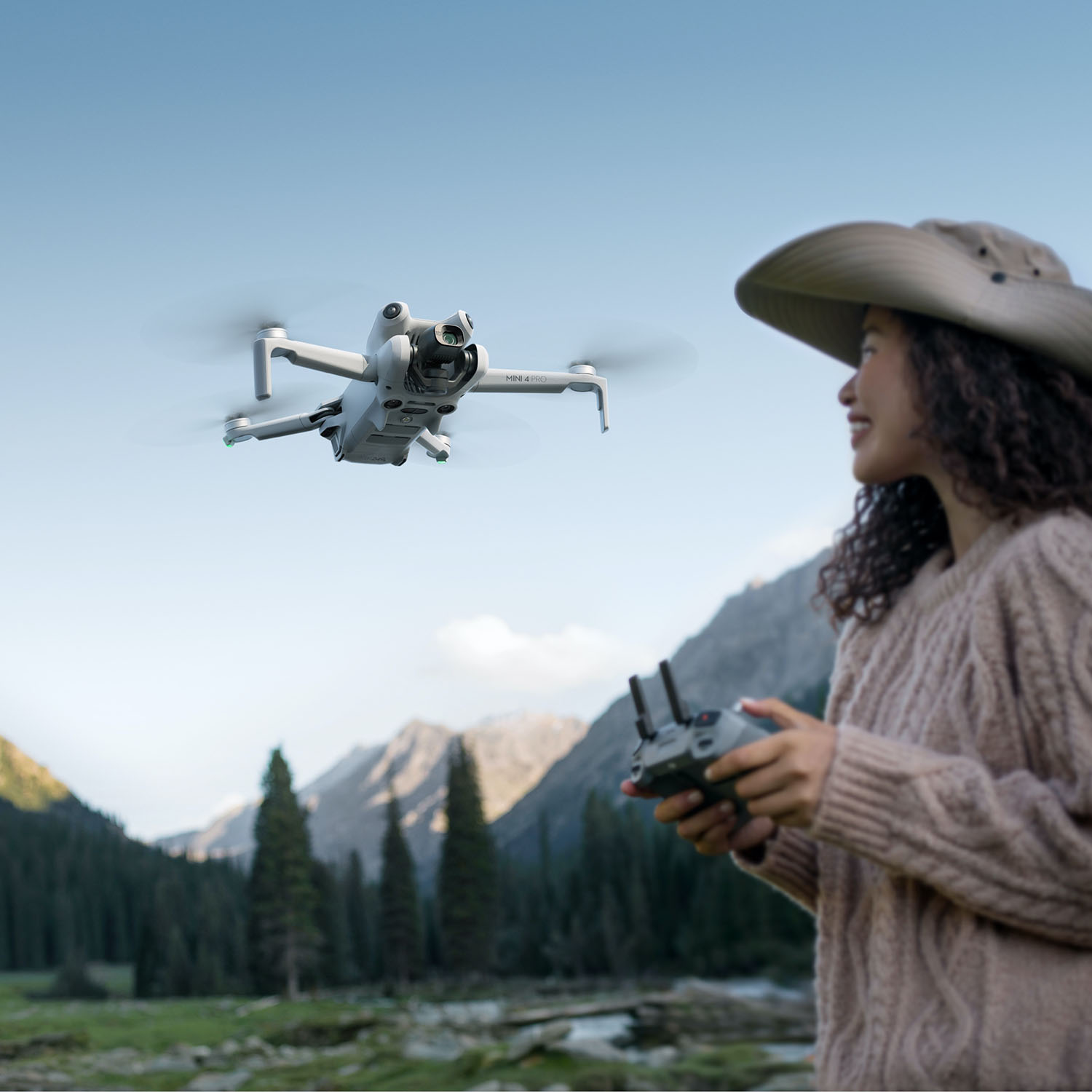 Квадрокоптер DJI Mini 4 Pro Fly More Combo Plus (пульт DJI RC 2)